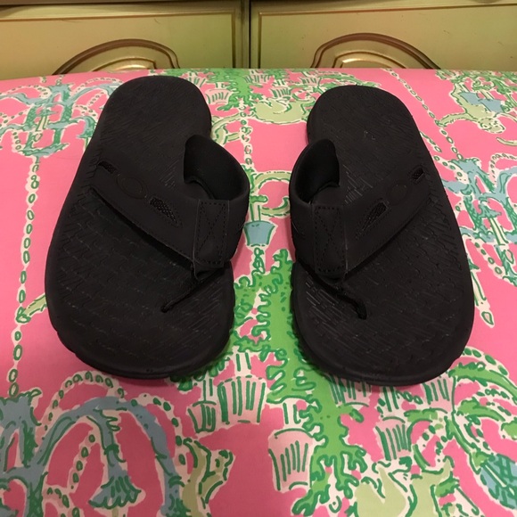 Oakley black flip flops sandals size 8 - Picture 1 of 3